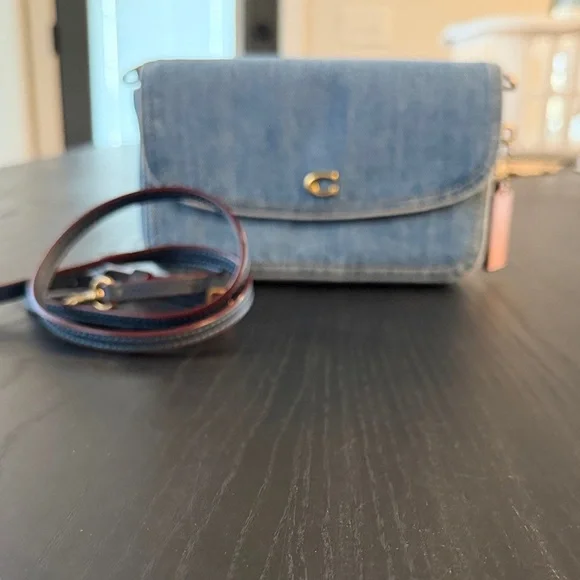💜❤️💜Never  used Coach Light Blue Denim crossbody with Gold 'C' Accent - Picture 2 of 6
